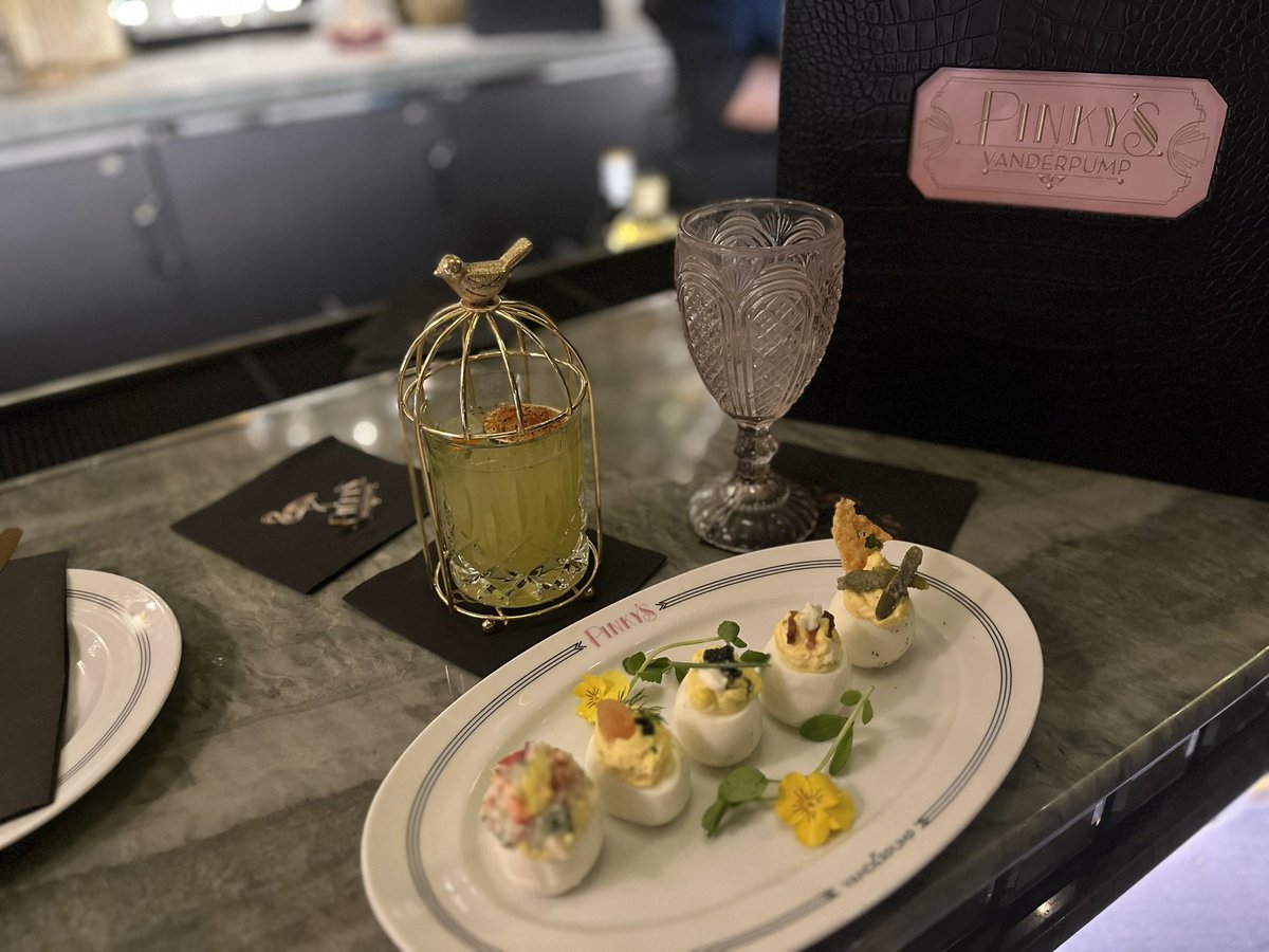 RIMerideth's tweet image. Date night last night.
Me: Woah you got eggs. You got an egg plug. What do you know a guy?

Server: Maybe (leaves eggs winks and walks off) 
#Pinkys
@LisaVanderpump @FlamingoVegas