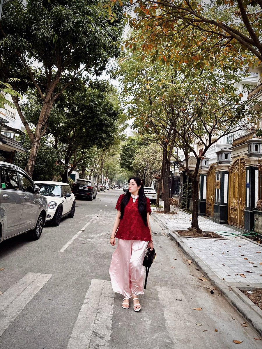 Phải đến 2033 mới có ngày 30 Tết, và lúc đó tôi 33t vẫn chưa lấy chồng 😱
Chắc chắn là như vậy rồi😕mẹ tôi sẽ rất vui, bố tôi thì chưa chắc🙂‍↔️ 
#tet #Tetnguyendan2025 #TetAtTy #TetMoiKhoiSac #tetdoanvien #thuytrang #nguyenthithuytrang