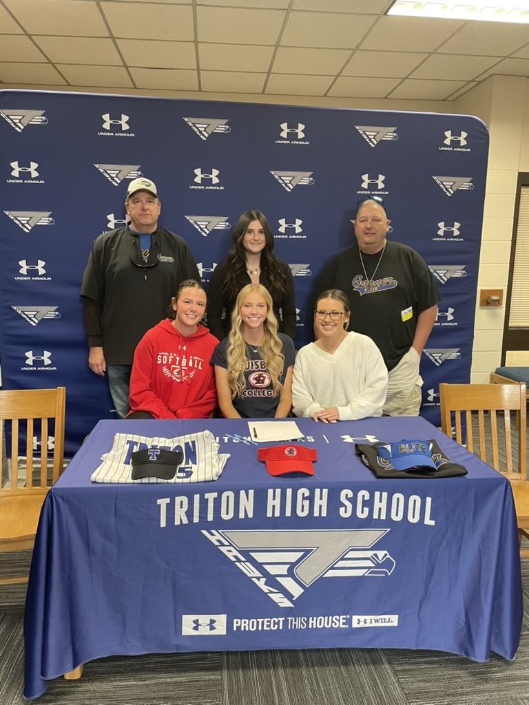 Congratulations <a href="/GraceArnol505/">Grace Arnold</a> on officially signing with <a href="/louisburg_sb/">Louisburg College SB</a> !! Keep pushing🥎💙💪🔥