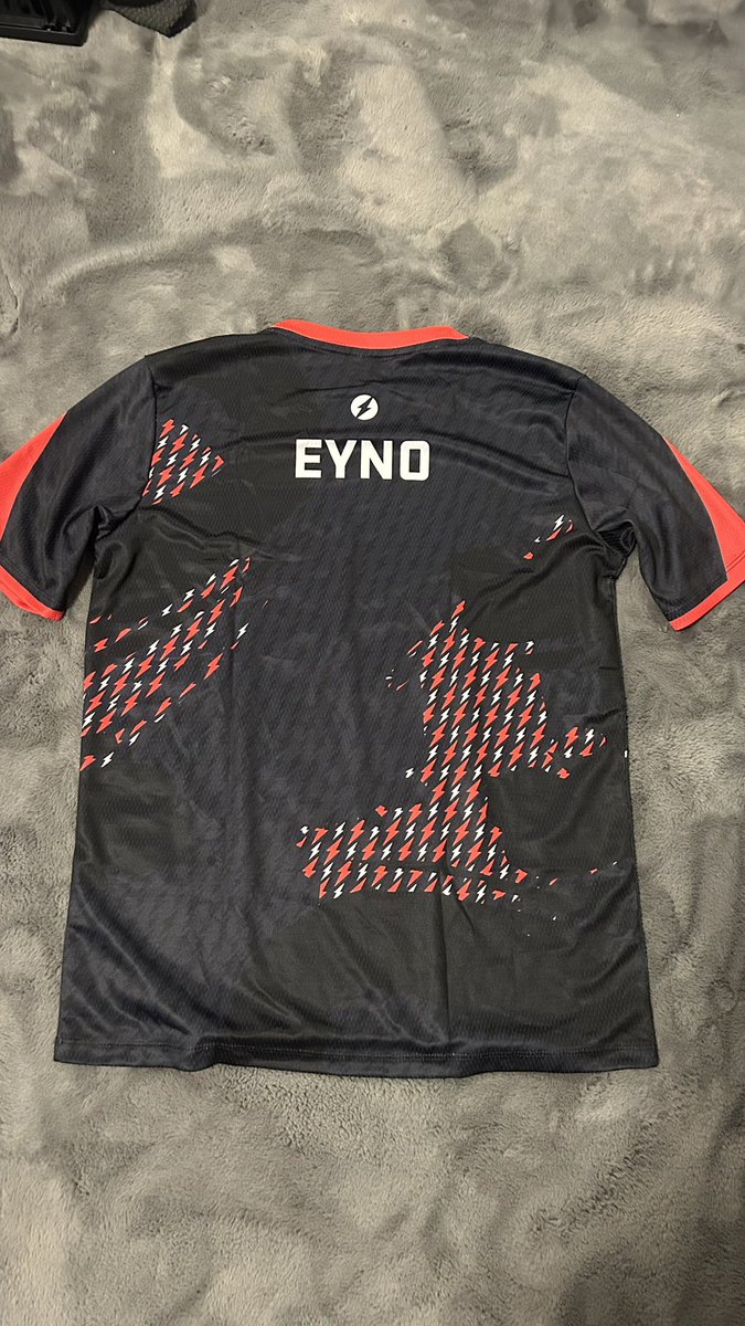 Danke <a href="/Averiour/">AVERIOUR GAMING</a> für das Jersey und Kuss an <a href="/Mxrsad406/">AVE MIRSAD</a> 🤩🤩🤩