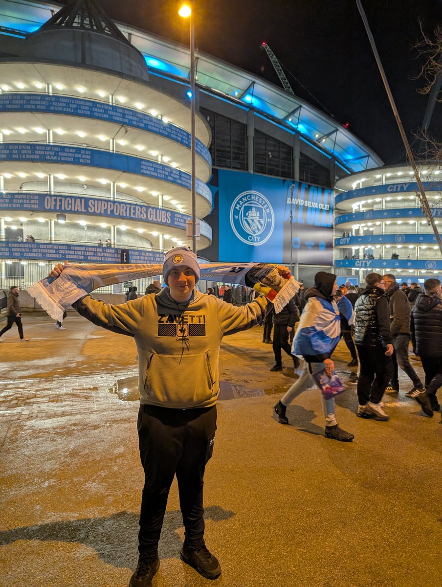 Manchester Announcement 📢 

Made it to the stadium. Near time for the anthem. 

#monthefrew