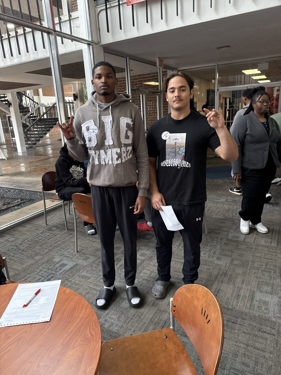 Team AW working to help save lives💙 
<a href="/HCUFootball/">HCU Football</a> <a href="/cannon_monty/">Cannon Montgomery</a> 
#communityService #TheStandard #fightingleukemia