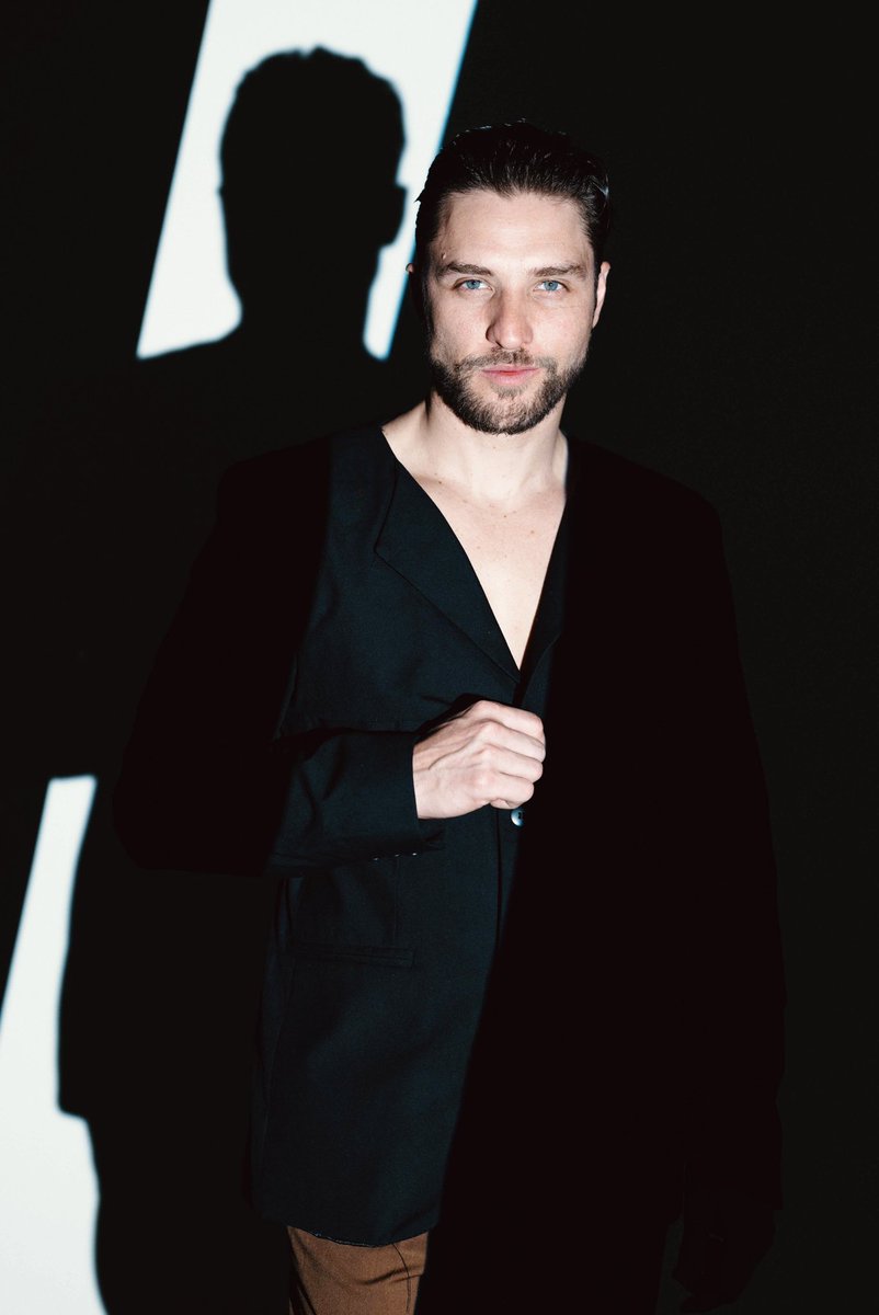 ¿Qué tal este look para el 2025? 
.
.
#newpics #look #book