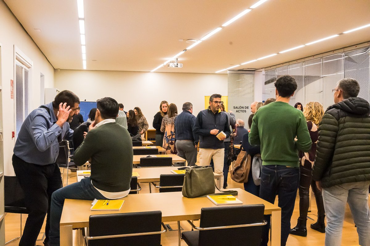 🗓️Año 2025: 
➡️Completar el despliegue de #PuntosVuela con +750 centros en #Andalucía 

➡️Impulsar el alcance estratégico de la #RevoluciónDigital de los #pueblos       
  
➡️Diseñar la hoja de ruta 2026-2030

#JornadasCFR manos a la obra. Reto exponencial en equipo