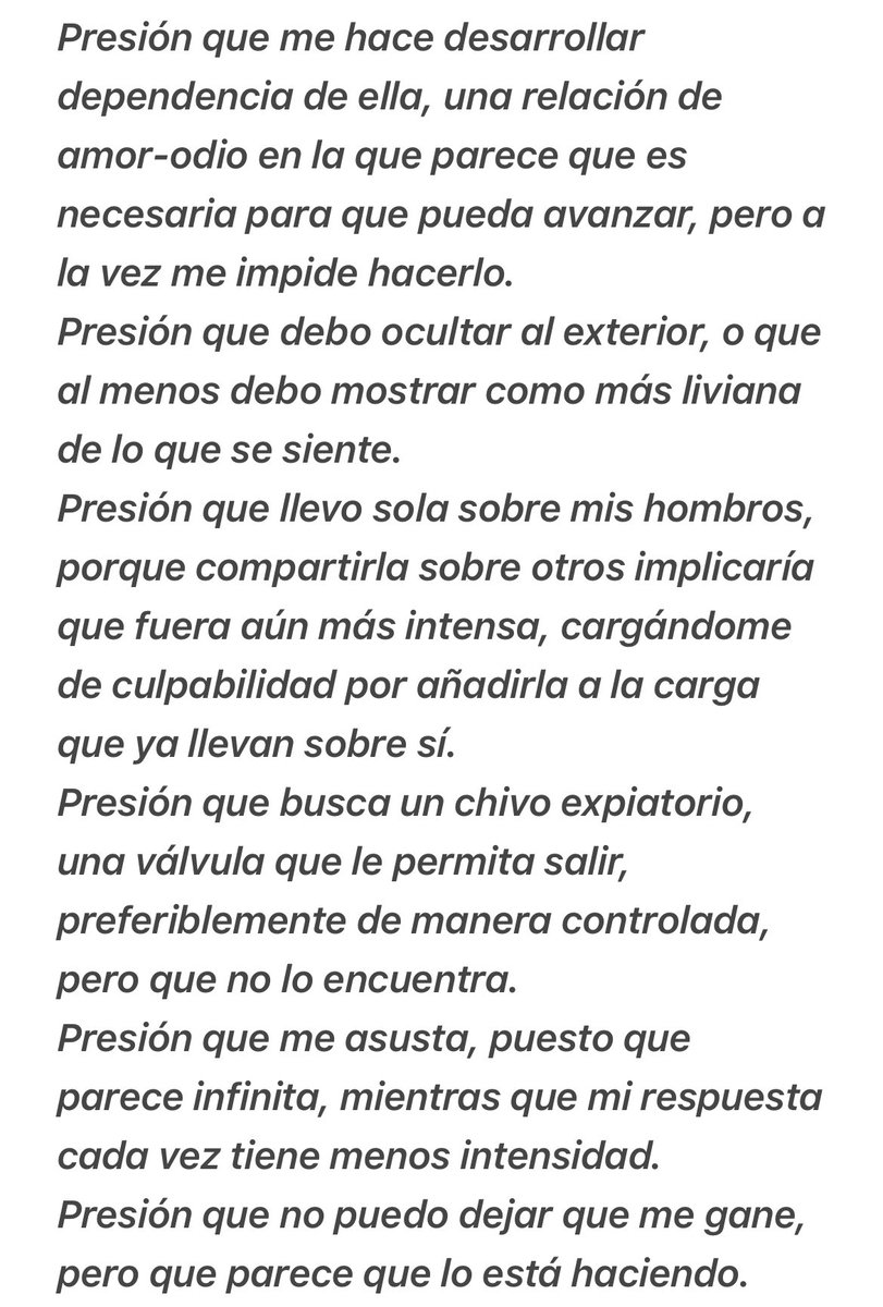 Quería subir uno de los textos q he escrito últimamente
Es increíble el poder que tiene la cabeza para dominarnos, pero también el que tienen las palabras para sacar lo que llevamos dentro y hacer todo un poco más fácil ❤️‍🩹