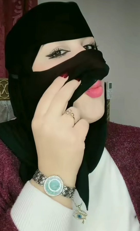 جبايب قلبي من عنده واتس يكلمني