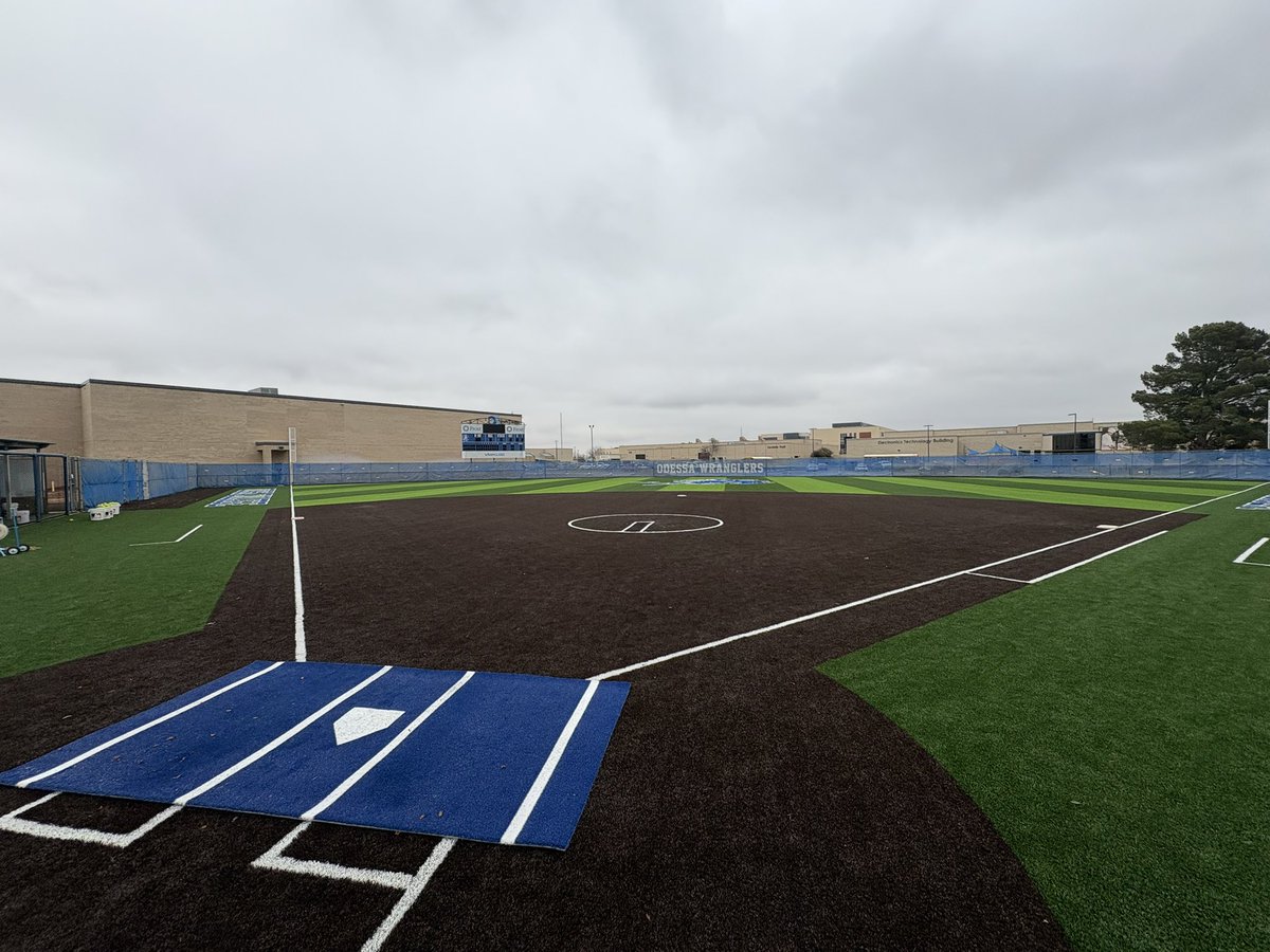 KaylerSmithTV's tweet photo. Upgrades baby! A look at @WranglerSB’s brand new turf field!

#18 Odessa College will play on it for the first time this Friday against Garden City (KS) and #2 McLennan! 

@WranglerSports | @EastmanDou3219 https://t.co/vKXilld21J