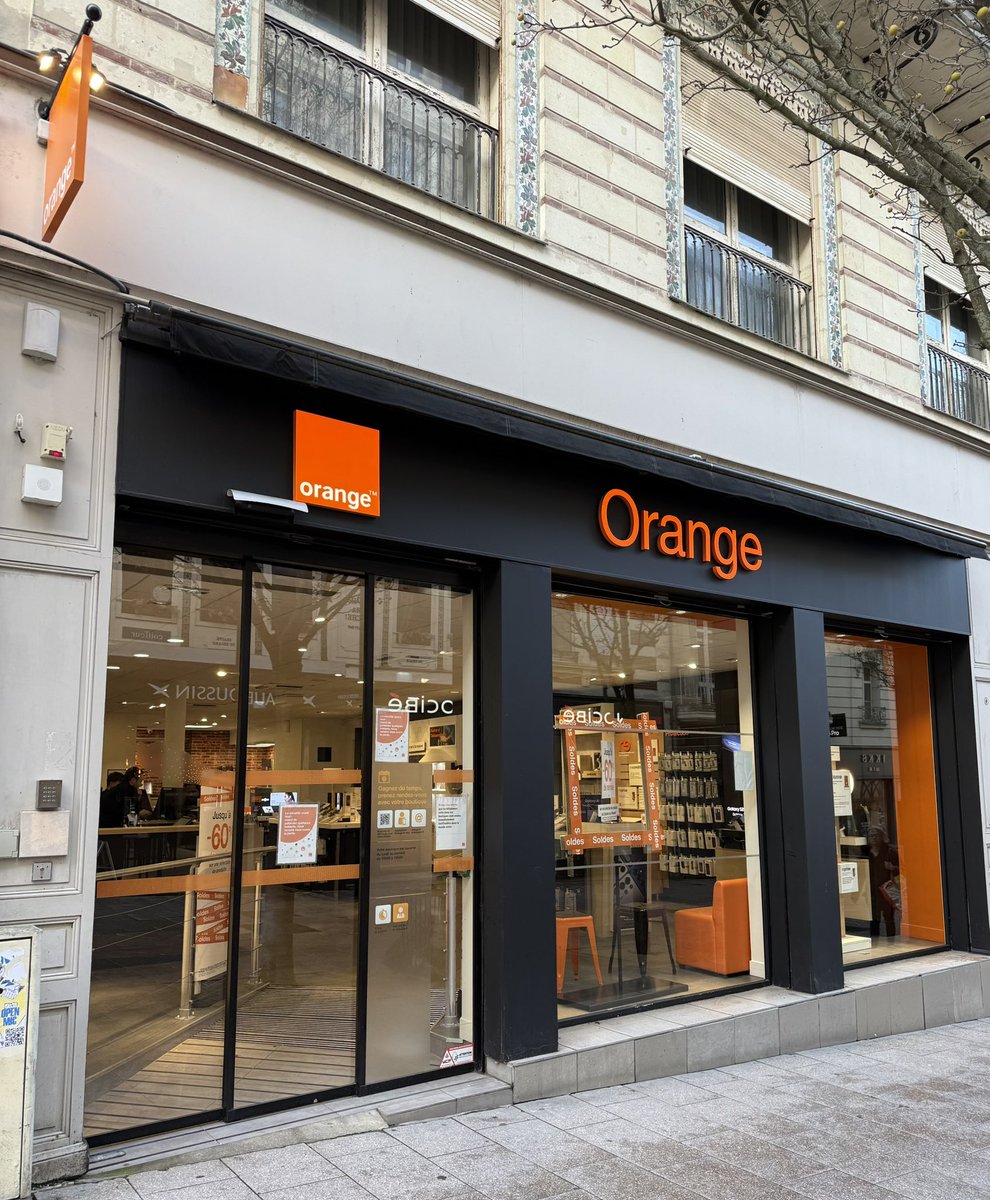 Gilles Combe (@gilles_combe) on Twitter photo Dans la belle Région Centre-Loire, un grand bravo aux équipes <a href="/OrangeStoreOff/">Orange Store</a> 🟧 de <a href="/LudovicLabi/">Labi Ludovic</a> pour leur engagement & résultats au service de nos clts #Orange Gd Public & Pro 👍👏😃 <a href="/fredcolard/">Frédéric Colard</a> <a href="/laetitia_orsini/">Laetitia Orsini Sharps</a> <a href="/davidviretlange/">David Viret-Lange</a> <a href="/PechierC/">Christelle Péchier</a> <a href="/eric_grand/">eric grand</a> <a href="/YSavinien/">Yvan Savinien</a> <a href="/florencemans/">Florence Mans</a> Dans la belle Région Centre-Loire, un grand bravo aux équipes <a href="/OrangeStoreOff/">Orange Store</a> 🟧 de <a href="/LudovicLabi/">Labi Ludovic</a> pour leur engagement & résultats au service de nos clts #Orange Gd Public & Pro 👍👏😃 <a href="/fredcolard/">Frédéric Colard</a> <a href="/laetitia_orsini/">Laetitia Orsini Sharps</a> <a href="/davidviretlange/">David Viret-Lange</a> <a href="/PechierC/">Christelle Péchier</a> <a href="/eric_grand/">eric grand</a> <a href="/YSavinien/">Yvan Savinien</a> <a href="/florencemans/">Florence Mans</a>
