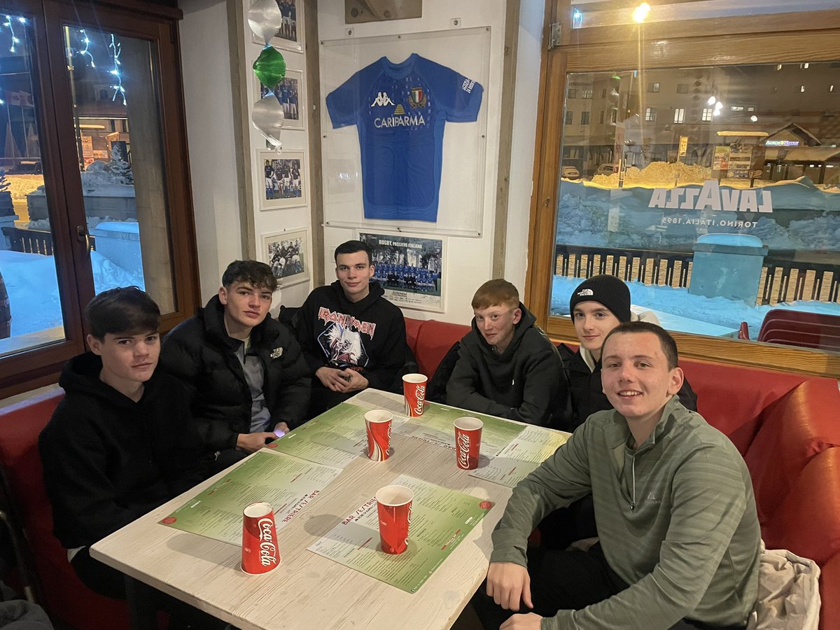 TaylorHighSki25's tweet photo. Food &amp; football tonight⚽️ https://t.co/bDrwyWsW45