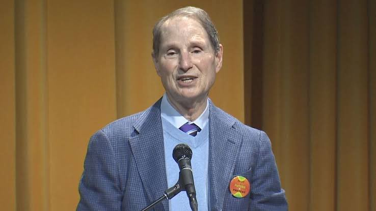 Sen. Ron Wyden- the real Mr. Pfizer <a href="/AaronRodgers12/">Aaron Rodgers</a>