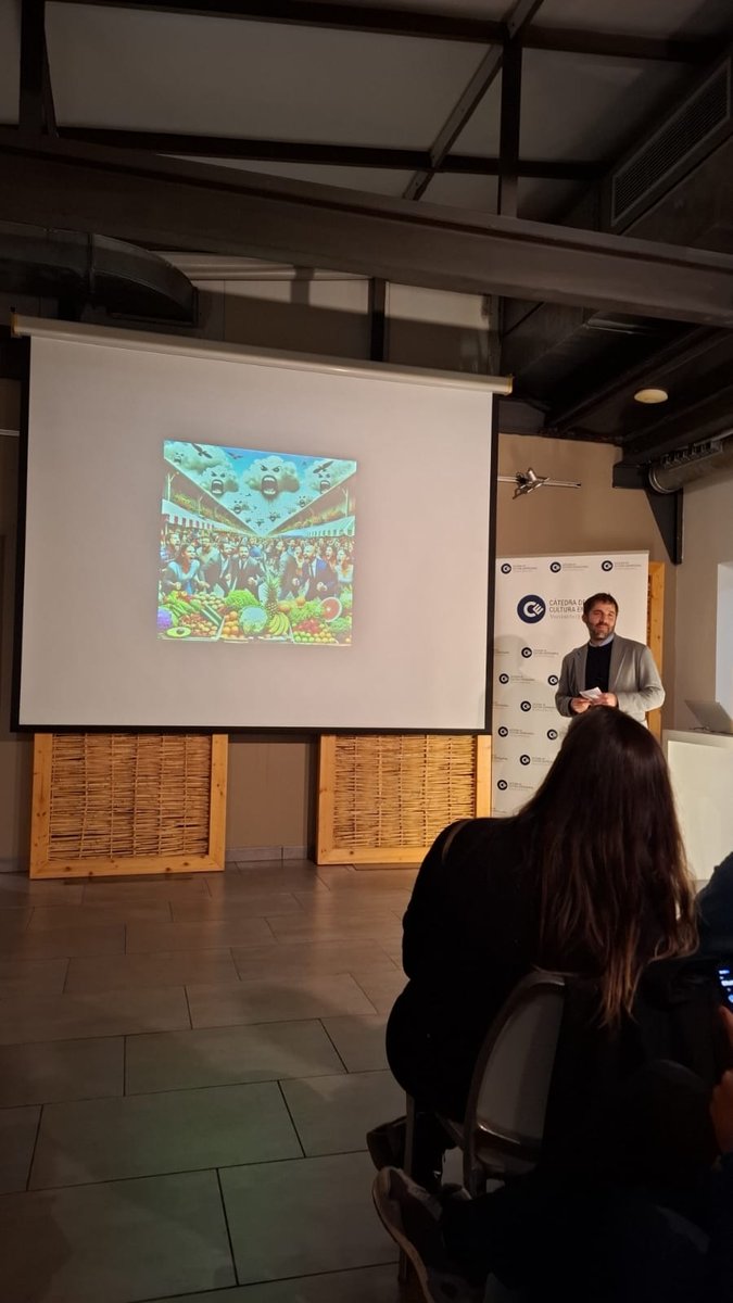 Asier Rojo, CEO de #AratGourmetFoods
Nuestro primer fracaso fue "No saber en qué mercado nos estábamos metiendo, lo competitivo que era, y cómo teníamos que manejarnos en ese entorno".

@catedraCe <a href="/kvirrueta/">Karina Virrueta</a>
#fracasos #errores #aprendizajes #FuckupNightsVLC