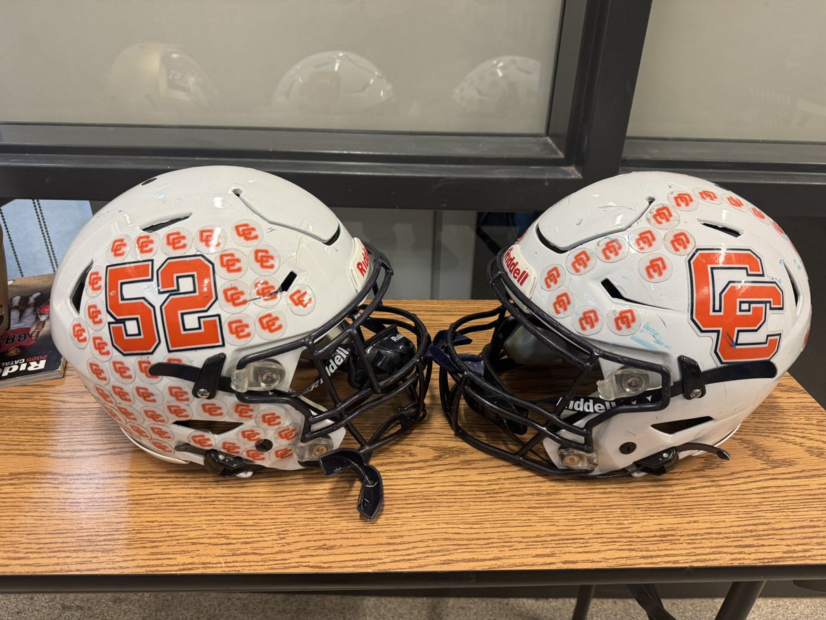 HelmetGuyTy's tweet photo. Always a great day being at @ClarkeCoFB 🏈 thank you @childsc20 and The Eagles for the help and support in @RiddellSports 🏈 The Eagles are ready to soar in 2025🏈🔥😤 #GoEagles #TeamRiddell #RiddellUniSwag https://t.co/jhc2HVMnsL