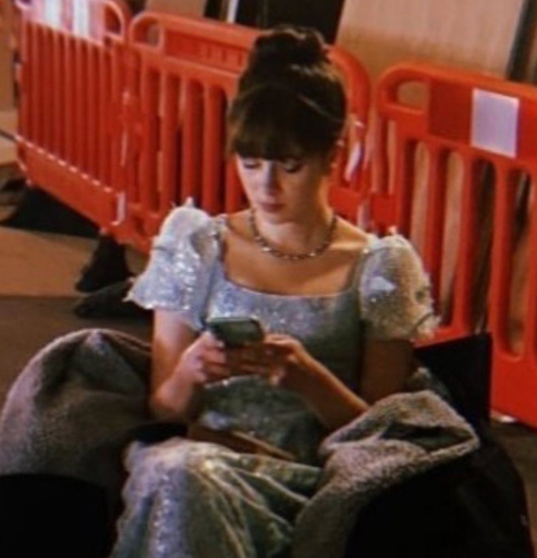 “ Theo, come pick me up!! This ball sucks🙄 ”