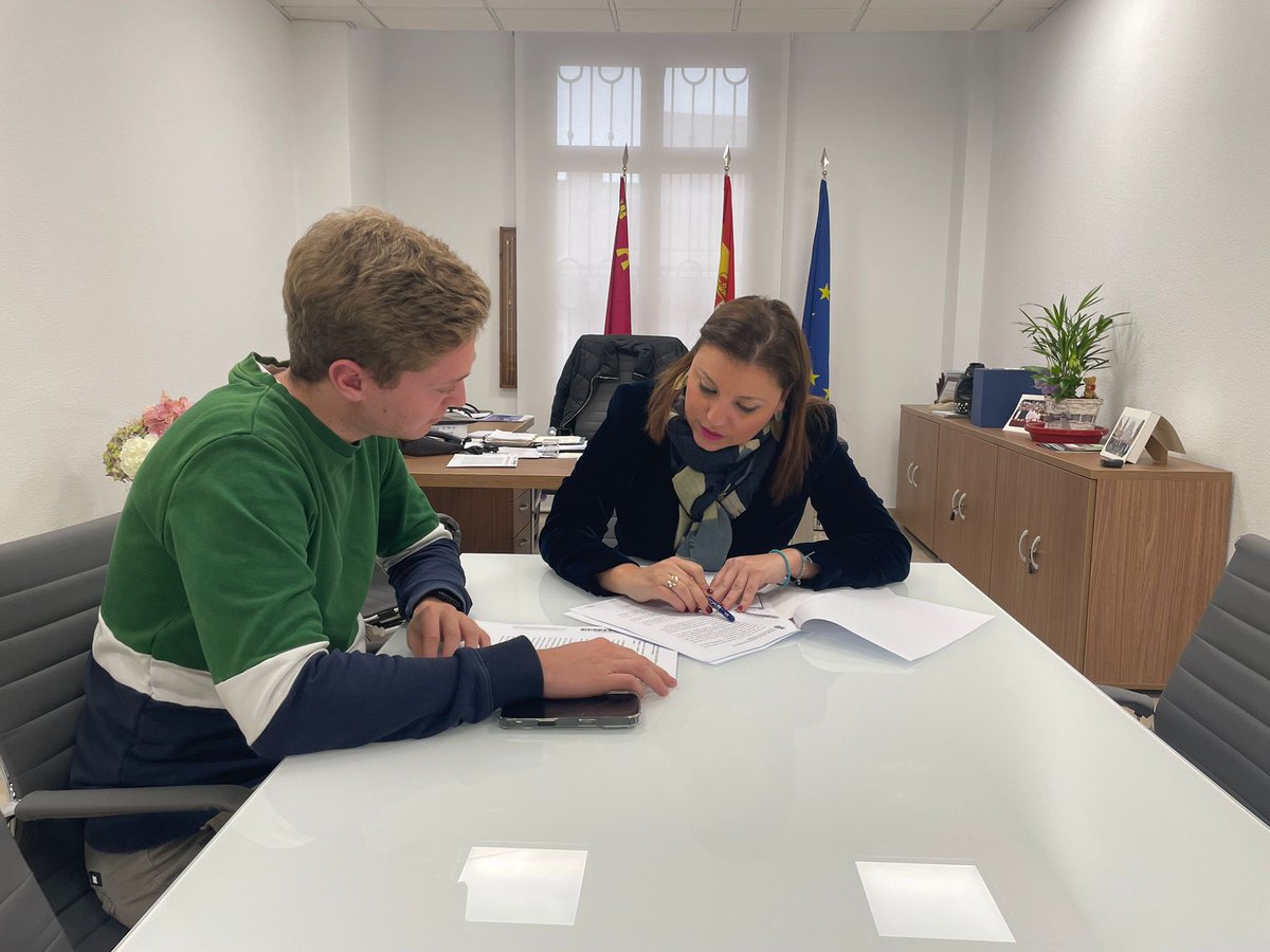 Esta mañana, como portavoz del Grupo Municipal Popular, he estado trabajando junto a nuestra Alcaldesa, <a href="/HerreroCati/">Cati Herrero</a>, en los asuntos que trataremos en el Pleno ordinario de mañana.

Seguimos comprometidos con mejorar la calidad de vida de nuestros vecinos y avanzar en el