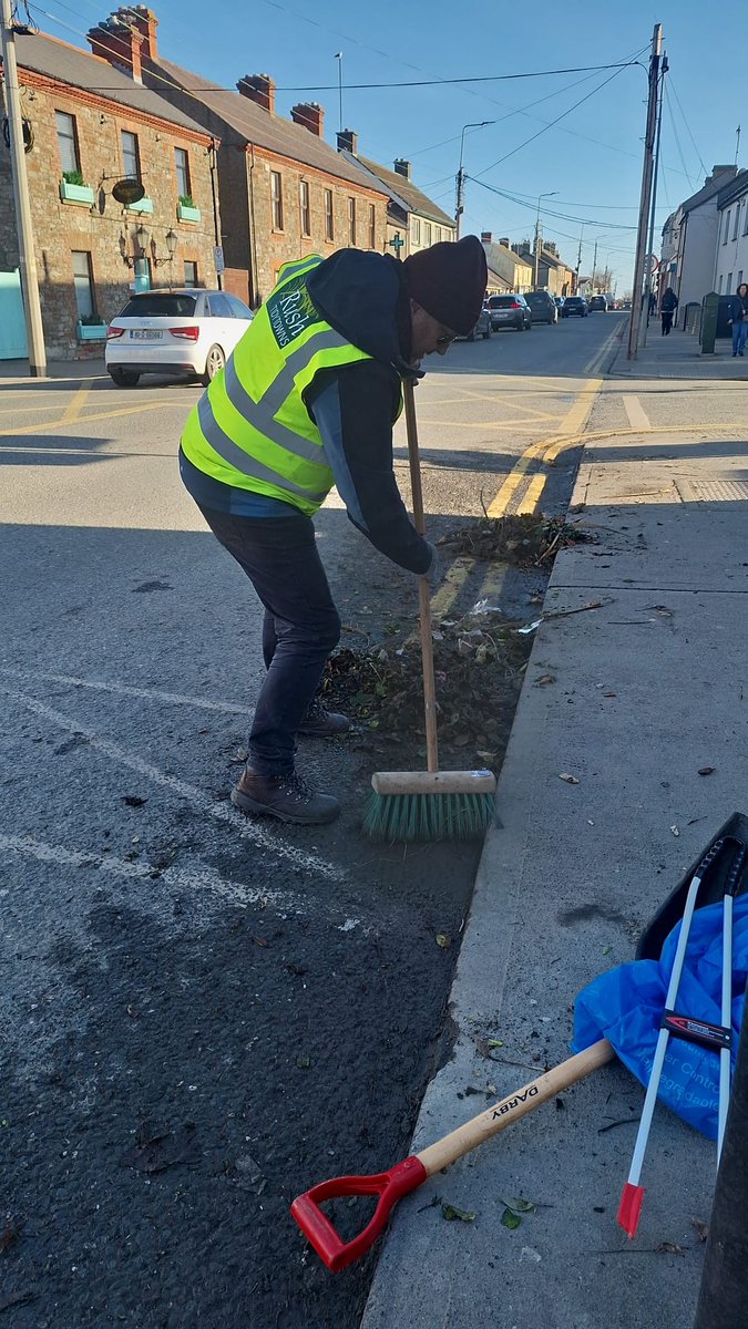 CleanCoasts's tweet image. What an amazing effort by the awesome volunteers at Rush Tidy Towns! They collected a whopping 15 bags of litter after the storm this past weekend! 🌟 Thank you all for your hard work! 

Share your photos/videos of litter found after the storm with us #CleanCoasts #StormCleanUp