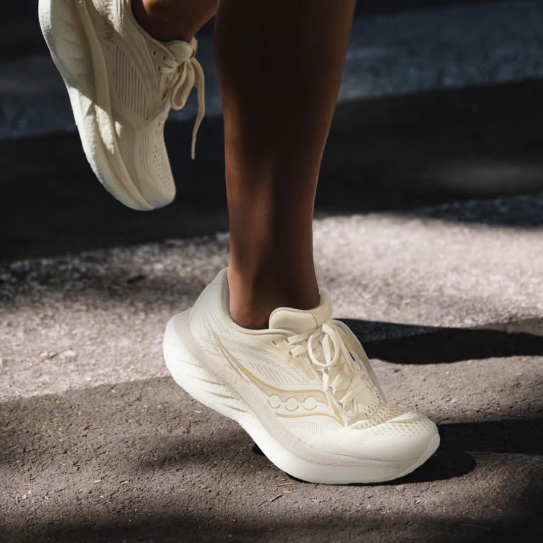 RunningRoomLdn's tweet photo. The new Saucony Ride 18. Meet our do-it-all shoe that’s even lighter, softer and more responsive than ever before. https://t.co/U2bhcYNMGo
#RunLondonRR #RunWithRR https://t.co/NxlF7uOpyy