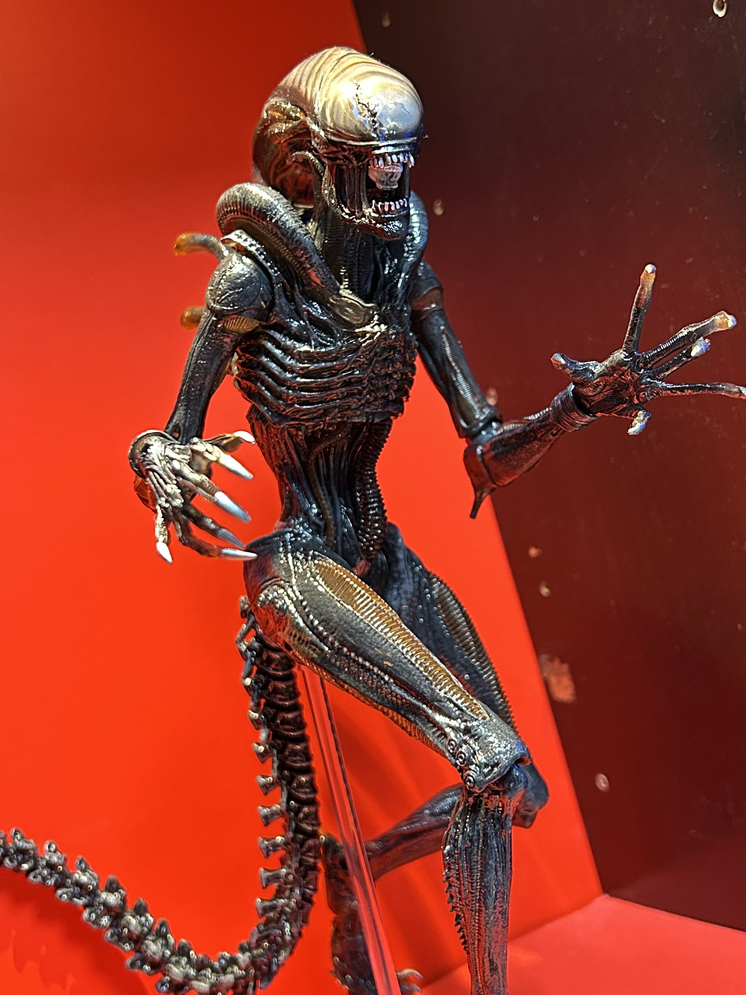 新品 ネカ エイリアン：ロムルス スコーチド ゼノモーフ