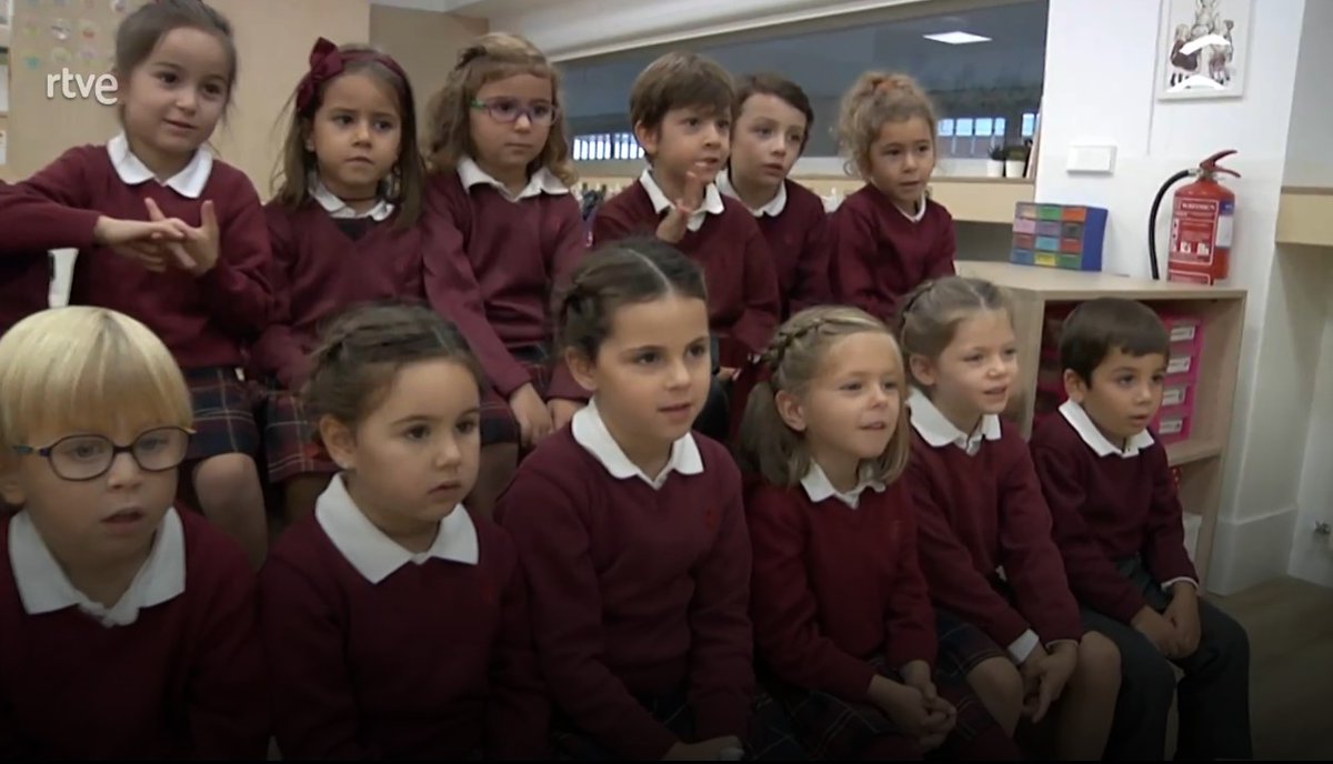 <a href="/Cantaaprende/">Canta y Aprende</a>  visitó el colegio con <a href="/comandotve/">Comando Actualidad</a>🎥 para cantar🎤 con los niños de #Infantil sus canciones. Una manera genial de aprender a través de la #música🎵.

📺No te pierdas a nuestros alumnos desde el minuto 5: rtve.es/.../comando...…