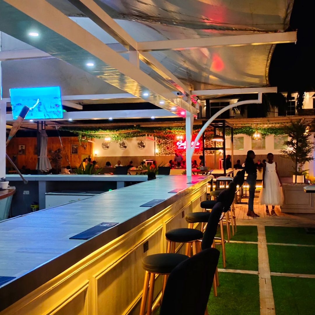 AlphaIndextz's tweet image. Under 100K Best Restaurants in Dar Es Salaam perfect for Romantic Dates, February. 

1. Bellavista Park.

  📍Bahari Beach