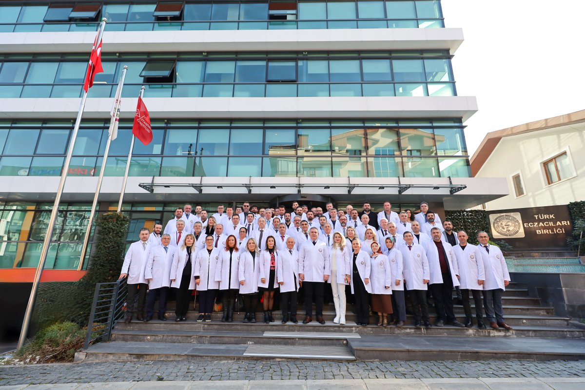 SAĞLIK KAPINIZ AÇIK KALSIN

Türk Eczacıları Birliği Merkez Heyeti Üyelerimiz, Denetleme Kurulu Üyelerimiz, Yüksek Haysiyet Divanı Üyelerimiz, Bölge Eczacı Odalarımızın Başkanları ve Yöneticileri tarafından, 29 Ocak 2025 Çarşamba günü, Sosyal Güvenlik Kurumu Binası önünde bir