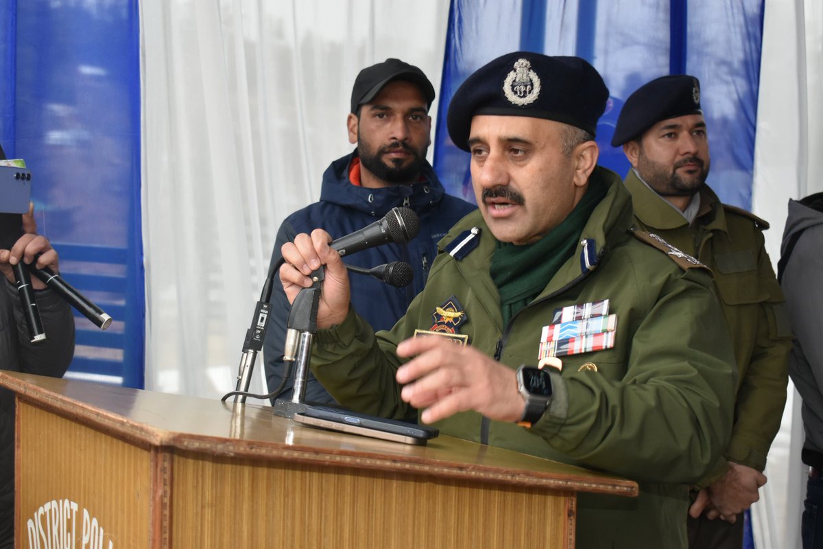 DIG, South Kashmir Range (@digskr) on Twitter photo DIGP SKR Shri Javid Iqbal Mattoo-IPS inaugurated Police Post Sangerwani in district Pulwama in the presence of SSP Pulwama Smt. PD Nitya-IPS and other officers.
<a href="/JmuKmrPolice/">J&K Police</a>
<a href="/KashmirPolice/">Kashmir Zone Police</a> DIGP SKR Shri Javid Iqbal Mattoo-IPS inaugurated Police Post Sangerwani in district Pulwama in the presence of SSP Pulwama Smt. PD Nitya-IPS and other officers.
<a href="/JmuKmrPolice/">J&K Police</a>
<a href="/KashmirPolice/">Kashmir Zone Police</a>