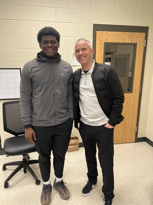 Sam Spiegelman (@samspiegs) on Twitter photo Florida State HC <a href="/Coach_Norvell/">Mike Norvell</a> in Buford (Ga.) checking in with Rivals' No. 3-rated DL Bryce Perry-Wright🍢
n.rivals.com/content/athlet… Florida State HC <a href="/Coach_Norvell/">Mike Norvell</a> in Buford (Ga.) checking in with Rivals' No. 3-rated DL Bryce Perry-Wright🍢
n.rivals.com/content/athlet…