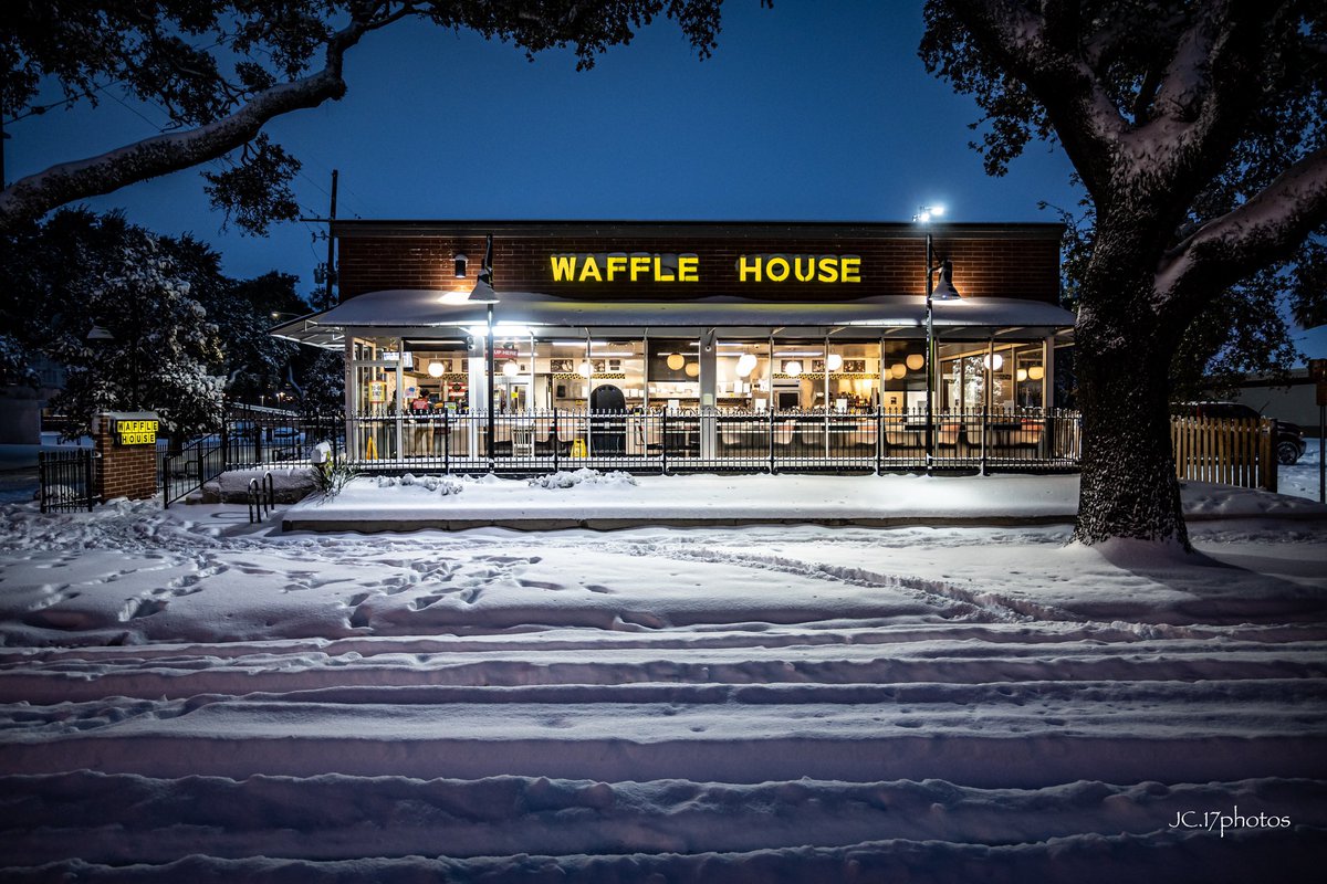 MrClark117's tweet photo. Reminiscing about the snow last week here in New Orleans. @WaffleHouse https://t.co/tS7F2ZsVe6