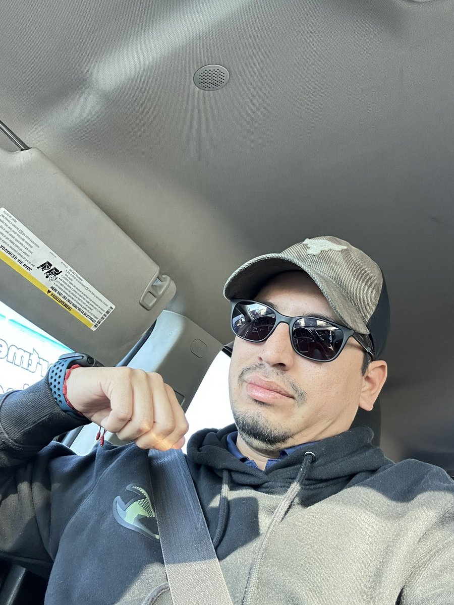 fern_salazar's tweet photo. Miércoles… casi medio día… casi jueves… casi fin de semana… 😂😂😂 https://t.co/tfCQvcEiA8