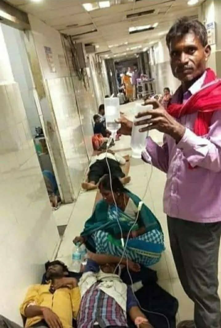 दुनिया के सबसे बर्डे कुंभ मेले वाले 
विश्वगुरु देश में एक हॉस्पिटल की बेहतरीन तस्वीर...
#MahaKumbhMela2025 #PrayagrajMahakumbh #prayagraj #Prayagrajnews
