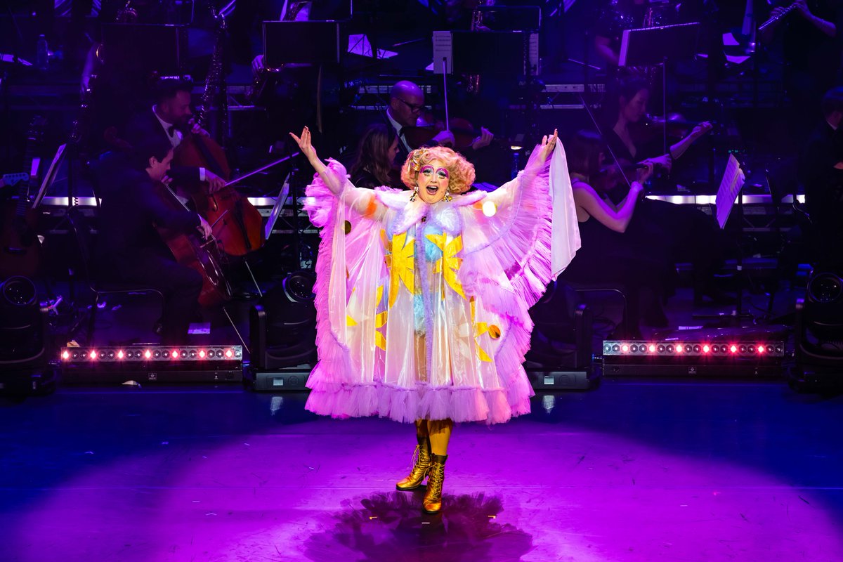 Have you ever wanted to experience an awards show up close? 🏆 
Now’s your chance! The #WOSAwards are next Sunday - don’t miss out! Get your tickets now whatsonstage.com/shows/west-end…