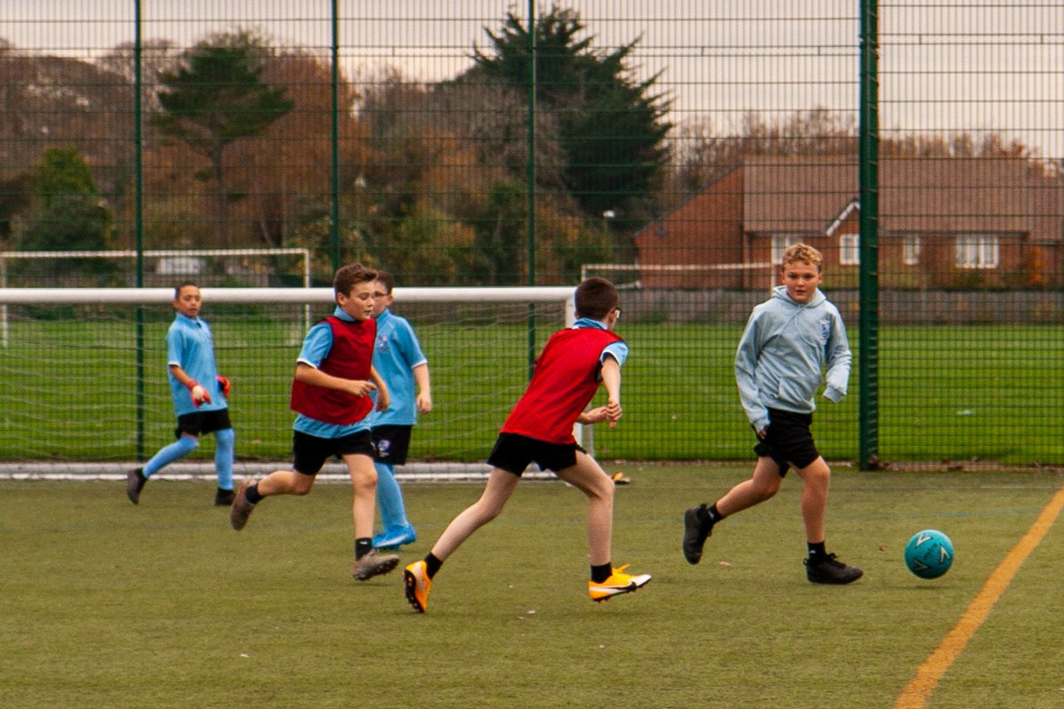 👟 PE Kit Donations Wanted 🏉
If you have any old or unwanted Warblington PE kits, our PE department would greatly appreciate donations! 
Donations can be dropped off at the school office. We appreciate your support! 💙
#WarblingtonSchool