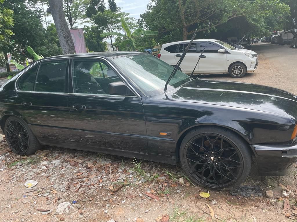 devikiranaaa's tweet photo. WTS / WANT TO SELL [Dijual] ���️‼️
BMW TUA E34 mesin M20 
Dijual harga ciki!! 

Ubur ubur ikan lele
Gas beli le
#BMWTUA #WANTTOSELL #CAR #secondcar #BMWE34 https://t.co/7Y0bZOUiut