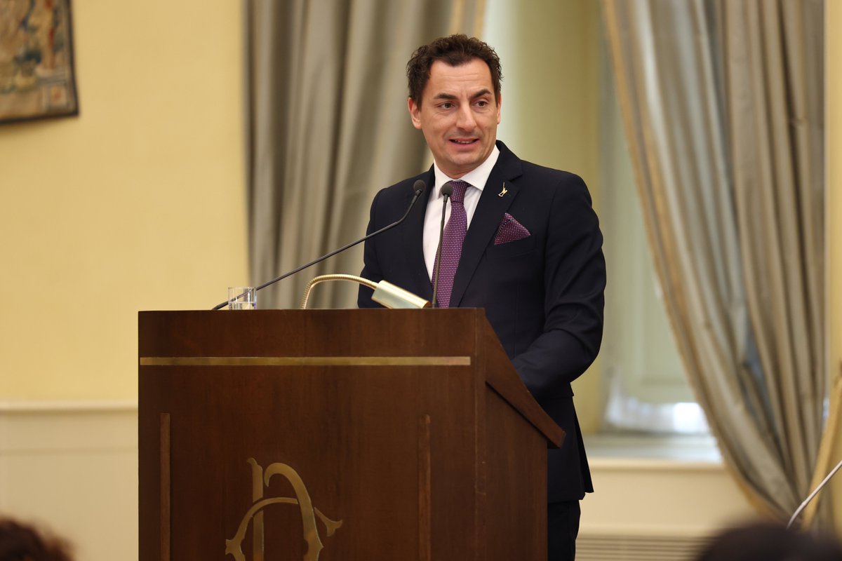 Montecitorio's tweet photo. #Ecoreati, Commissione presenta il report. Il Presidente @Fontana3Lorenzo: "Minaccia da reati ambientali, passi avanti grazie a normativa e forze dell'ordine". Presidente della Commissione @JacopoMorrone: "base documentale, a dicembre, di quasi 56mila pagine". https://t.co/6f24KUQfbr