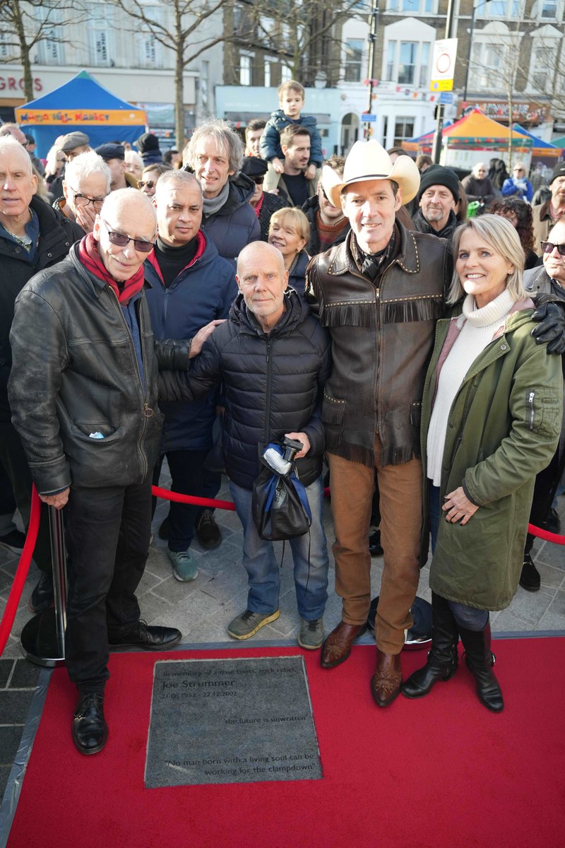 Musician and former lead singer of The Clash, Joe Strummer, has been honoured with a legacy stone to mark his musical career near where he once lived in North Paddington 🎸

Read More Here: westminster.gov.uk/news/musical-i…
