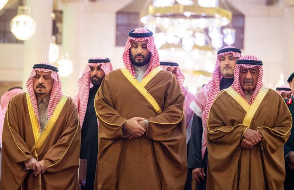 -

#ولي_العهد الأمير #محمد_بن_سلمان خلال تأديته صلاة الميت على الأمير #محمد_بن_فهد_بن_عبدالعزيز في جامع الإمام تركي بن عبد الله في الرياض