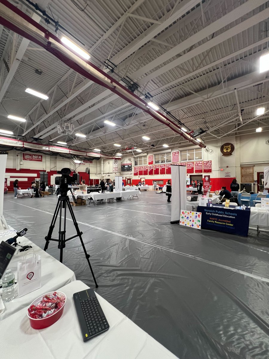 mirandacreative's tweet image. 🚀 Miranda Creative is at the Norwich Free Academy Expo! Our Digital Community Manager, Juliet Del Rio, is helping 9th graders explore careers &amp;amp; discover creative marketing. Excited to inspire the next generation! 🎨📢 #MirandaCreative #CareerExpo #MarketingMatters