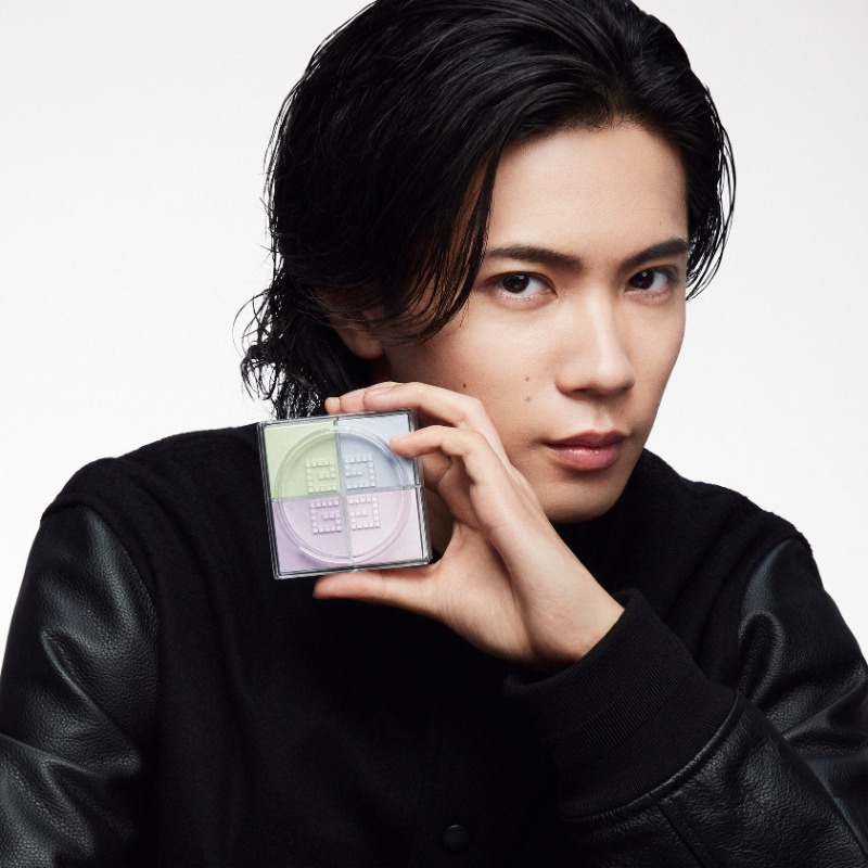 GivenchyBeautyJ's tweet photo. Number_iの神宮寺勇太がまとう、ジバンシイの新美容液ファンデーション。
美容液ファンデでありながらもしっかりカバー。1日中潤うセミツヤ肌へ。「プリズム・リーブル」で仕上げて、さらに崩れにくく光透明感あふれる肌へ。