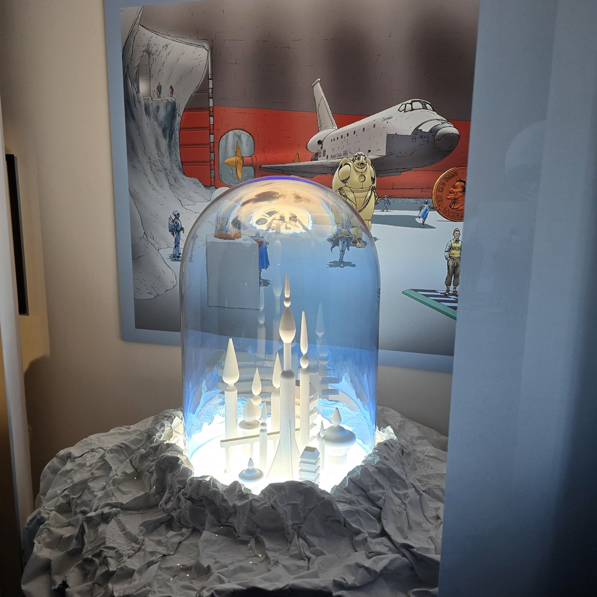 L'exposition #Superman du #FIBD est une réussite totale parfaitement équilibrée. D'un côté une scénographie de zinzin...