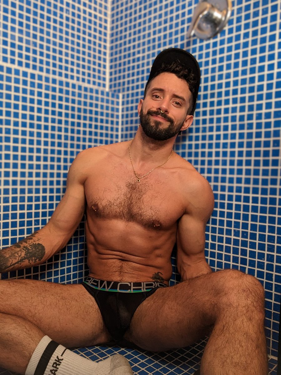 denver_spruce's tweet image. shower with me bro?