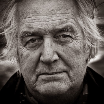 ProfesorJonk's tweet photo. "La gente siempre deja huellas. Ninguna persona está exenta de una sombra".
Henning Mankell.
El maestro sueco de la novela negra. Somos muy de Wallander.
#Efemeride #HenningMankell #literatura #novelanegra https://t.co/1pPr2ID6ei