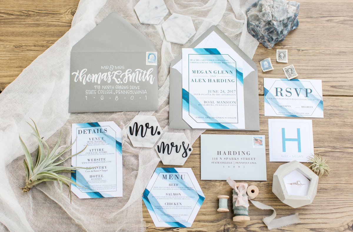 There's nothing quite like an epic hand-lettered stationery suite for your invites ❤️