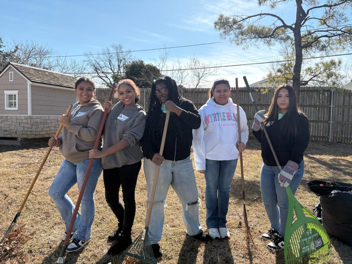 Owasso8thGC's tweet photo. Owasso 8GC FCCLA took a trip yesterday to the Little Light House. They were able to volunteer in classrooms and help clean up their playground. https://t.co/em4CGPzIf6