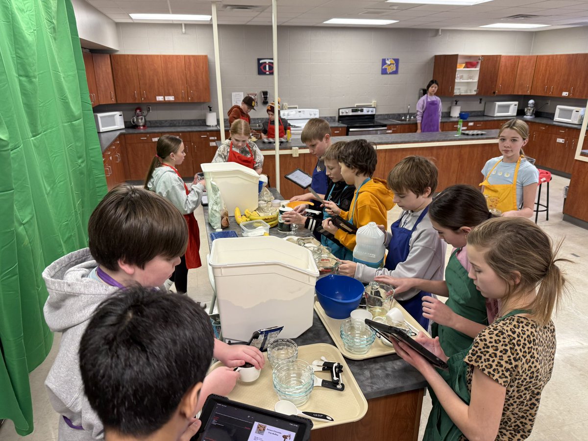 BizMathGuy's tweet image. Business Math 6 - got after their first bake in Qtr. 3. Banana chocolate chip muffins were a hit in the class &amp;amp; amongst some of our staff deliveries. Students also needed to make accommodations for gluten allergies. #BearGrove #Bizmathguy @ByronMSBears @ByronBears