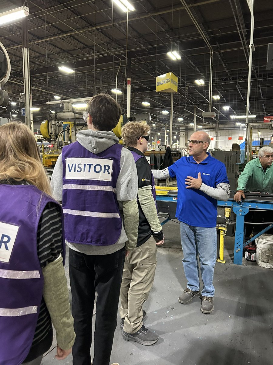 cbWrkBasedLearn's tweet image. Engineering &amp;amp; Robotics students from AL &amp;amp; TJ tour Lozier Industries to see the use of Robotics in a welding facility. WBL in practice! #AchieveMore