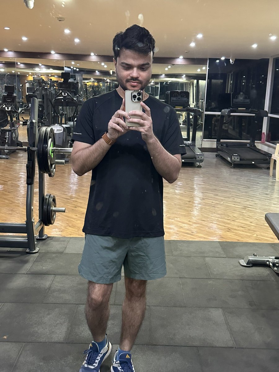 themkmaker's tweet image. Promised myself to restart gym after hitting $5000 MRR. Starting today ✌🏻