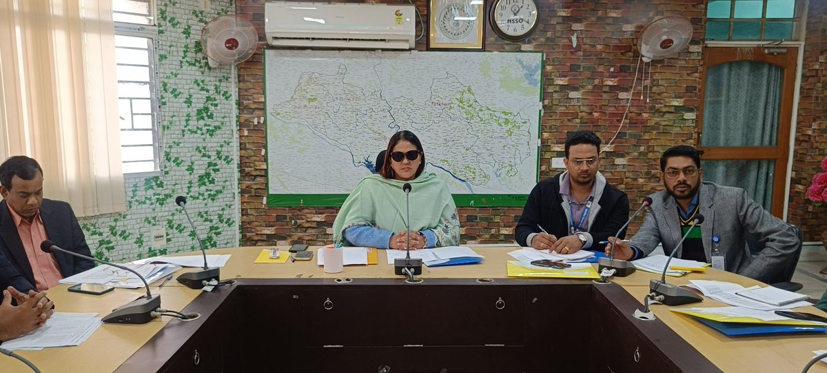 dcjamtara's tweet photo. आज त्रैमासिक #DLCC, #DLRC की आहूत बैठक में सीडी रेश्यो (ऋण/जमा अनुपात), वार्षिक ऋण योजना, वार्षिक ऋण योजना वित्तीय वर्ष 2024-25 की उपलब्धियों की समीक्षा के अलावा विभिन्न संचालित योजनाओं में अपेक्षित प्रगति लाने तथा अन्य बिंदुओं पर विमर्श कर संबंधित को आवश्यक दिशा निर्देश दिया। https://t.co/rH18Ghp9fI