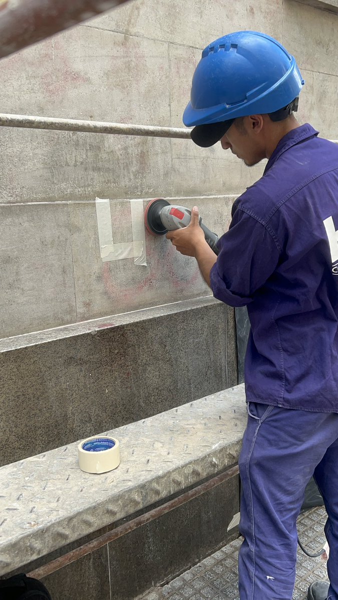 Chiques, yo sé que los motivos de la marcha del son súper legítimo y de hecho voy a marchar, pero PORFA NO GRAFITEEN EDIFICIOS HISTÓRICOS.
No son edificios que “después se pintan” sino que es daño muchas veces permanente.