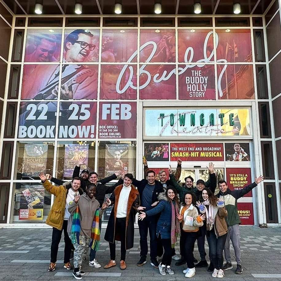 Throwback Thursday📷.We❤️this pic of our fabulous 2023 UK tour cast <a href="/TowngateTheatre/">Towngate Theatre</a> #Basildon  where we opened our last tour.
📢We're back this year <a href="/TowngateTheatre/">Towngate Theatre</a> 
🗓 2nd-6th Sep 2025
We can't wait! Tickets 👇👇
towngatetheatre.co.uk/buddy-holly-st… 🎙🎸👓
#BUDDY #Tbt #buddyholly #raveon
