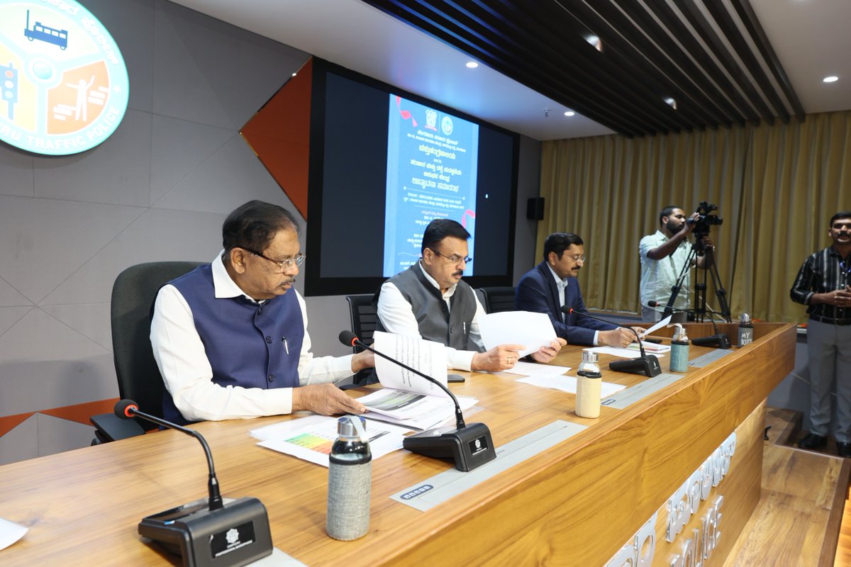 Today, the 2nd edition of Editors' Meet was held at TMC, Bengaluru, fostering stronger media relations and transparency in urban mobility. Key discussions focused on enhancing Bengaluru's traffic management for a smoother and safer commute.

#WeServeWeProtect
