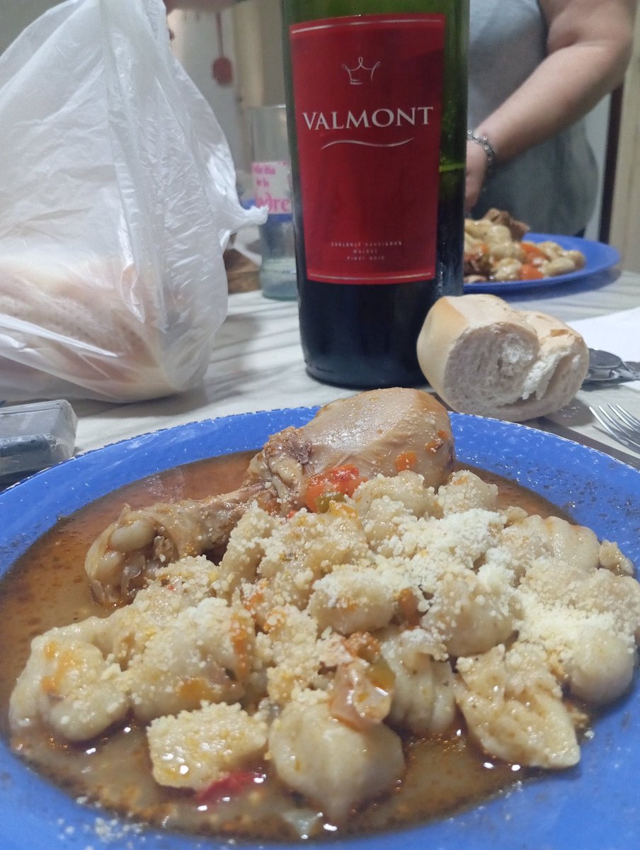 NaraaMachado23's tweet photo. Mi mamá siempre la mejor del mundo 😋😋♥️ https://t.co/Y8OhpfBNPf